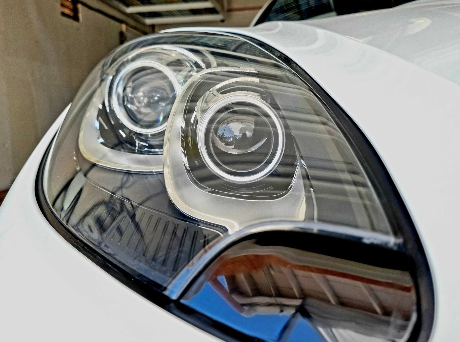 crack headlight lens